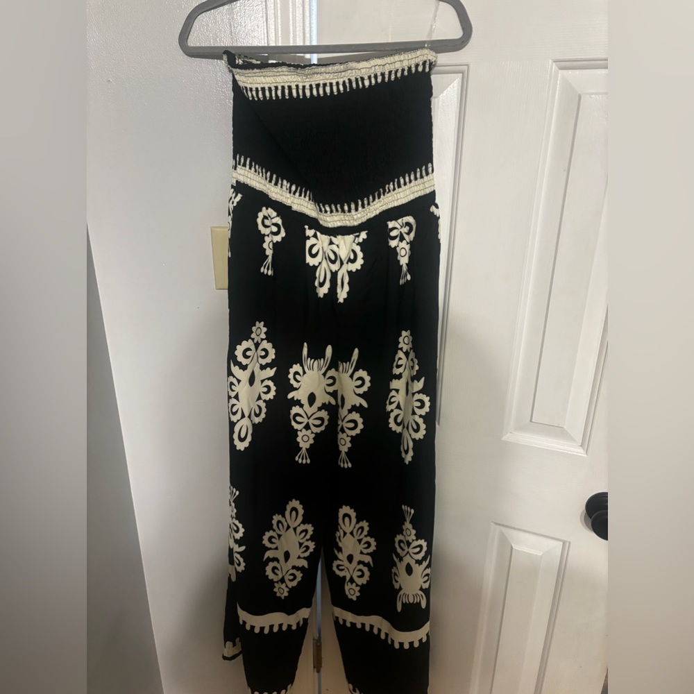 Black & white women’s strapless Jumpsuit